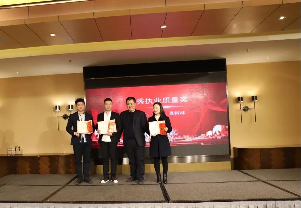华体会官方版网站登录入口篇|凝心聚力谱新篇，砥砺奋进铸辉煌！