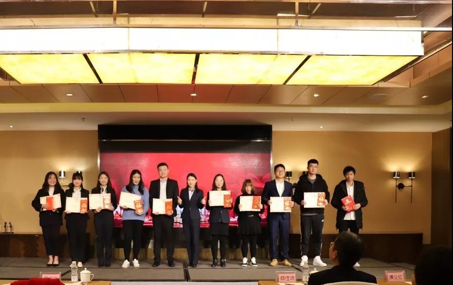 华体会官方版网站登录入口篇|凝心聚力谱新篇，砥砺奋进铸辉煌！